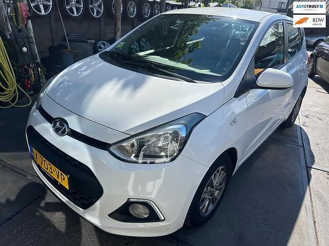 Wit Gebruikt 2014 Hyundai i10 Hatchback | € 6.250 (Eerlijke prijs) - Afbeelding 1/4