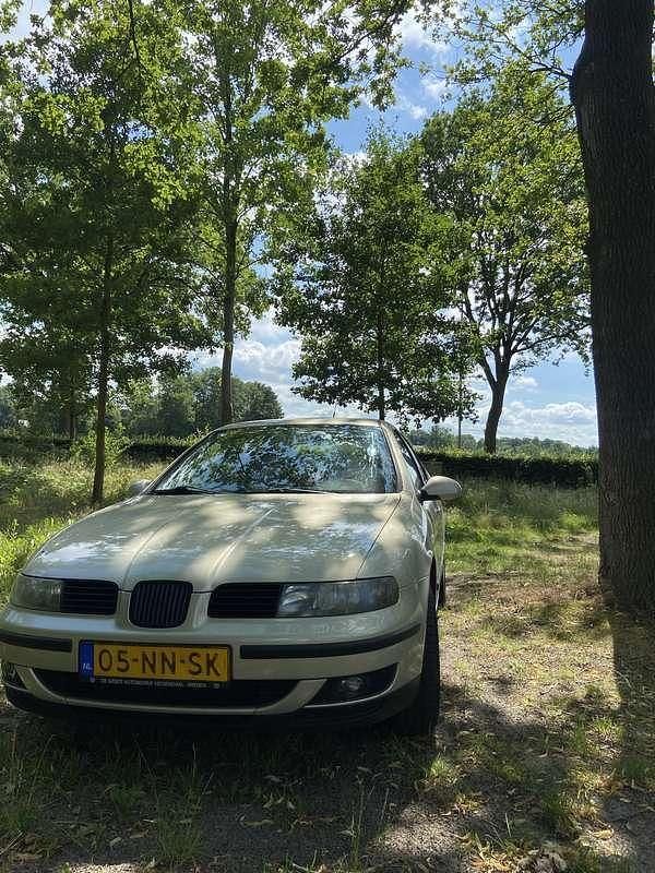 Brons Gebruikt 2004 Seat Leon Hatchback | € 1.450 (Eerlijke prijs) - Afbeelding 1/4