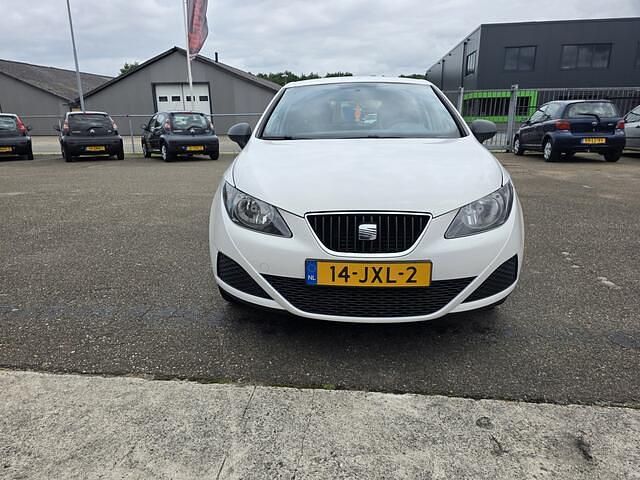 Wit Gebruikt 2009 Seat Ibiza Hatchback | € 2.399 (Eerlijke prijs) - Afbeelding 1/4