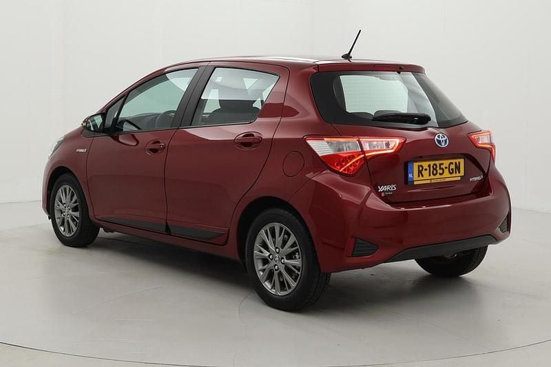 Occasion Toyota Yaris Hybrid 2022 Rood Hatchback