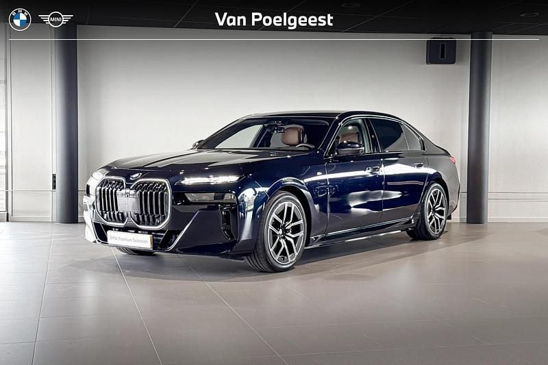 Zwart Gebruikt 2024 BMW i7 M Sport Sedan | € 99.900 (Eerlijke prijs) - Afbeelding 1/4