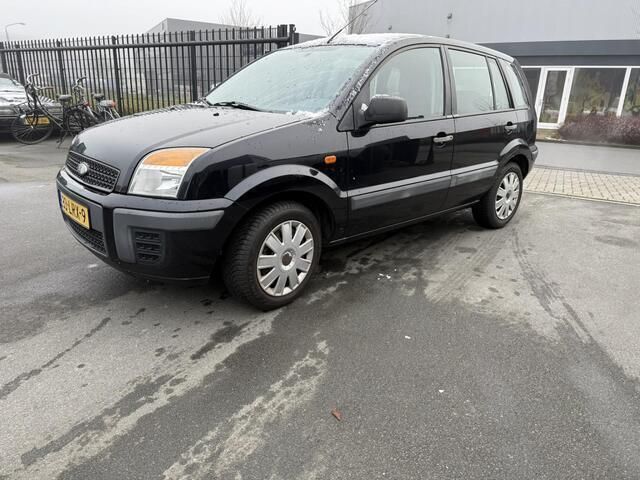 Zwart Gebruikt 2010 Ford Fusion Cool & Sound Edition MPV | € 2.575 (Eerlijke prijs) - Afbeelding 1/1