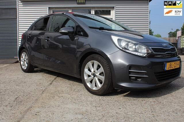 Grijs Gebruikt 2016 Kia Rio Hatchback | € 9.290 (Iets duurder) - Afbeelding 1/4