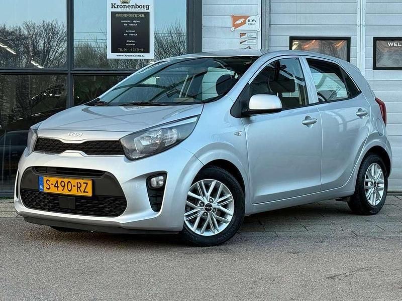 Grijs (metallic) Occasion 2023 Kia Picanto Hatchback | € 12.999 (Eerlijke prijs) - Afbeelding 1/4