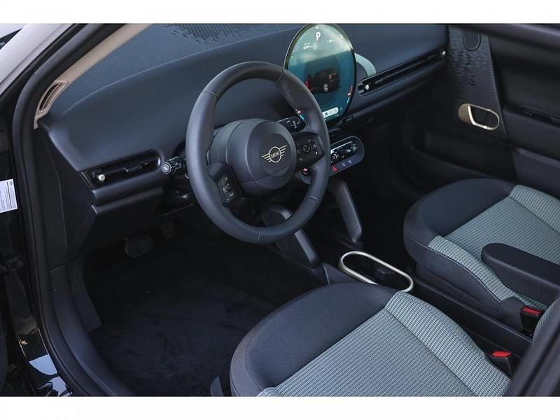 Nieuw Mini Cooper SE Essential 22 kW (30 PK) 2025 Zwart Hatchback