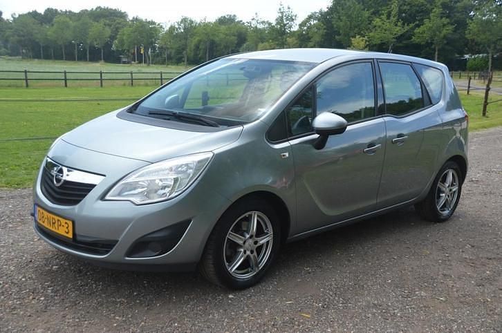 Grijs (metallic) Occasion 2010 Opel Meriva Edition MPV | € 3.750 (Iets duurder) - Afbeelding 1/4