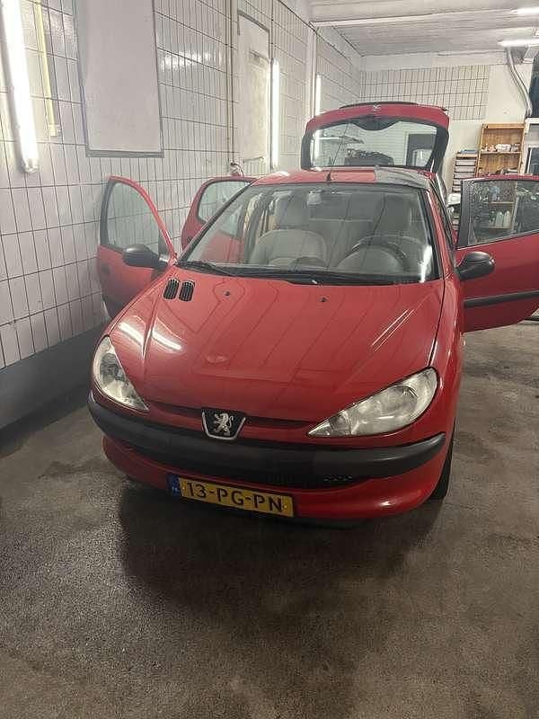 Occasion Peugeot 206 60 PK (44 kW) 2004 Rood Hatchback