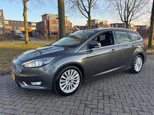 Grijs Occasion 2015 Ford Focus Stationwagen | € 4.495 (Goede deal) - Afbeelding 1/4