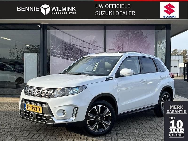 Wit (metallic) Occasion 2018 Suzuki Vitara SUV | € 18.490 (Eerlijke prijs) - Afbeelding 1/4