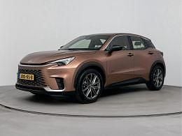 Sonic copper (bruin metallic) Gebruikt 2024 Lexus LBX SUV | € 37.950 (Goede deal) - Afbeelding 1/4