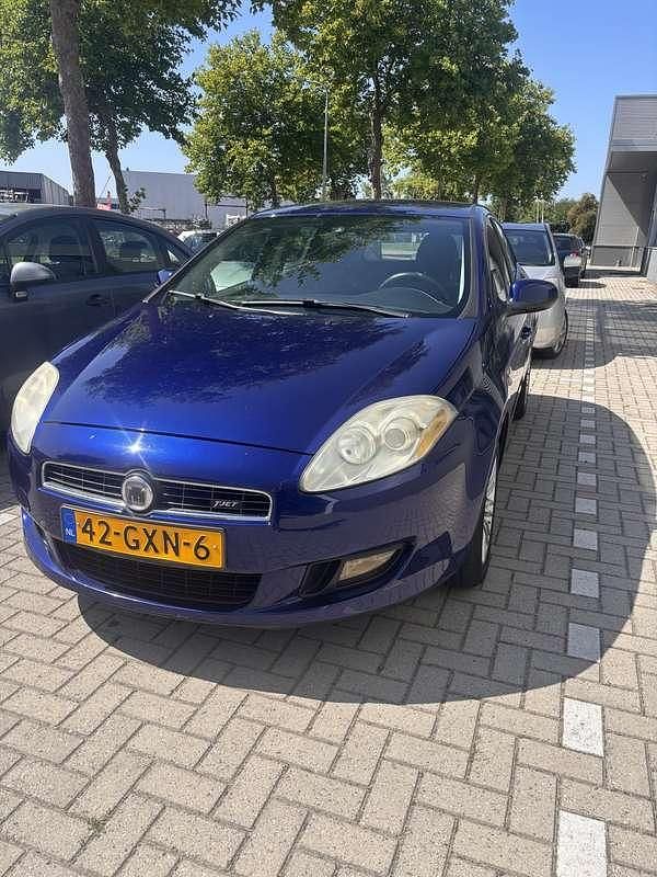 Blauw Gebruikt 2008 Fiat Bravo Hatchback | € 2.250 (Eerlijke prijs) - Afbeelding 1/4