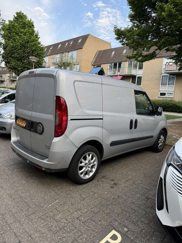 Grijs Gebruikt 2016 Fiat Doblò MPV | € 7.200 (Duur) - Afbeelding 1/4