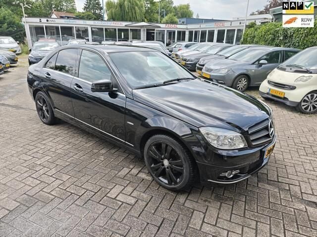 Zwart Gebruikt 2011 Mercedes C180 Avantgarde Sedan | € 10.250 (Eerlijke prijs) - Afbeelding 1/4