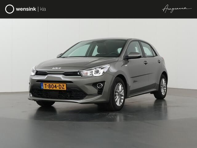 Grijs Gebruikt 2023 Kia Rio Hatchback | € 19.935 (Eerlijke prijs) - Afbeelding 1/4