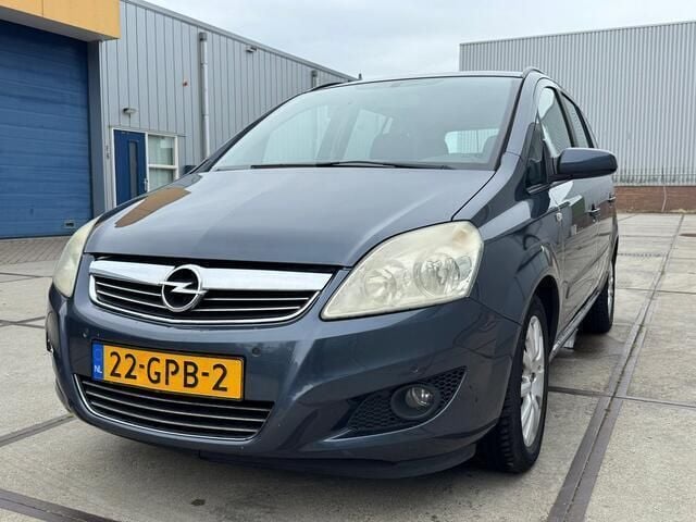 Grijs Gebruikt 2008 Opel Zafira MPV | € 2.250 (Eerlijke prijs) - Afbeelding 1/4