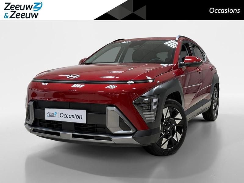 Ultimate red metallic (r2p) Gebruikt 2025 Hyundai Kona Comfort SUV | € 30.450 (Eerlijke prijs) - Afbeelding 1/4