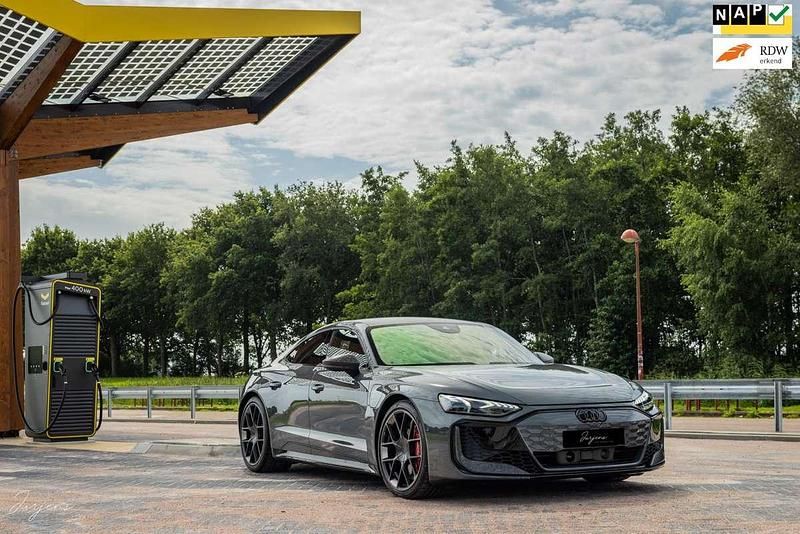 Grijs Nieuw 2025 Audi RS e-tron GT Performance Sedan | € 159.900 - Afbeelding 1/4