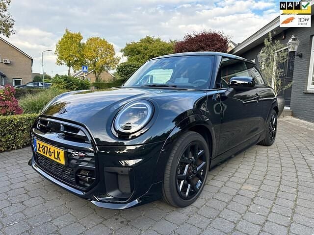 Zwart Gebruikt 2024 Mini John Cooper Works Hatchback | € 35.900 (Eerlijke prijs) - Afbeelding 1/4