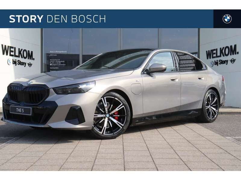 Grijs Nieuw 2025 BMW 530e Executive Sedan | € 79.995 (Goede deal) - Afbeelding 1/4