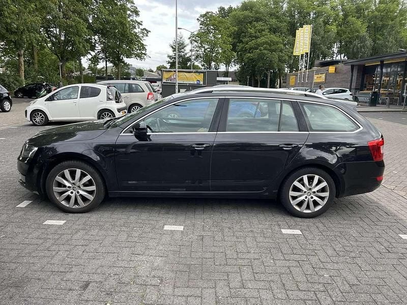 Zwart Gebruikt 2014 Skoda Octavia Business Line Stationwagen | € 6.500 (Eerlijke prijs) - Afbeelding 1/4