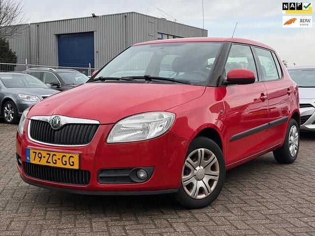 Rood Occasion 2008 Skoda Fabia Ambiente Hatchback | € 2.650 (Goede deal) - Afbeelding 1/4