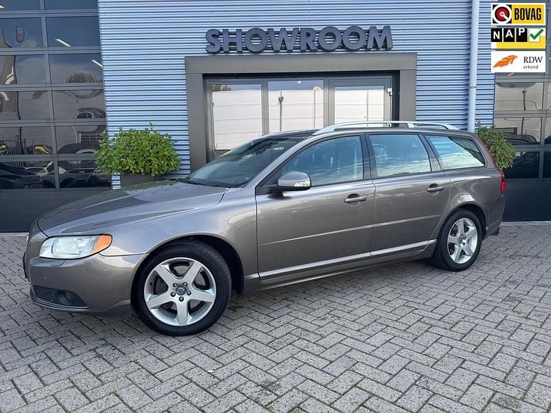 Bruin Gebruikt 2008 Volvo V70 Stationwagen | € 9.985 (Eerlijke prijs) - Afbeelding 1/4