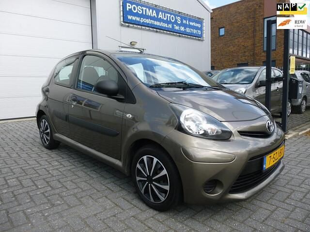 Bruin Gebruikt 2014 Toyota Aygo Hatchback | € 4.950 (Iets duurder) - Afbeelding 1/4