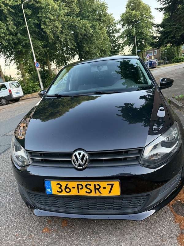 Zwart Gebruikt 2011 VW Polo Comfortline Sedan | € 5.200 (Iets duurder) - Afbeelding 1/4
