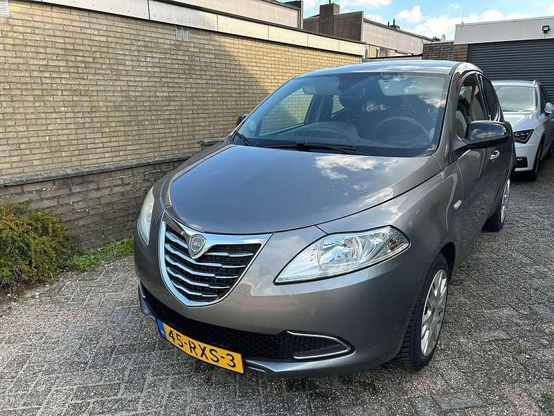 Zilver Gebruikt 2011 Lancia Ypsilon Silver Hatchback | € 3.995 (Iets duurder) - Afbeelding 1/4