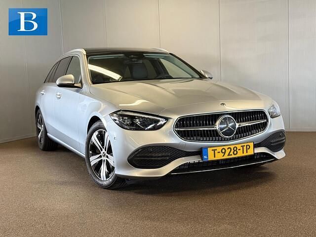 Grijs Gebruikt 2022 Mercedes C220 Avantgarde Stationwagen | € 42.800 (Iets duurder) - Afbeelding 1/4