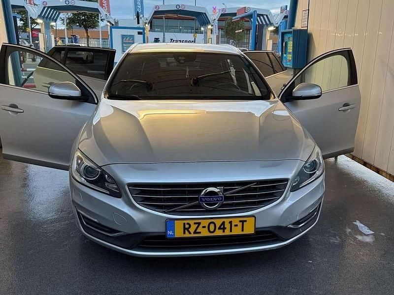 Zilver Occasion 2015 Volvo V60 Ocean Race Stationwagen | € 8.850 (Goede deal) - Afbeelding 1/4