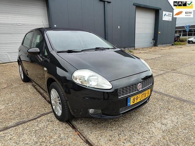 Zwart Gebruikt 2009 Fiat Grande Punto Lusso Hatchback | € 2.499 (Eerlijke prijs) - Afbeelding 1/4