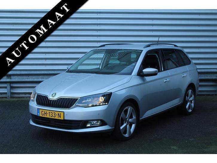 Grijs (metallic) Occasion 2015 Skoda Fabia First Edition Stationwagen | € 11.950 (Eerlijke prijs) - Afbeelding 1/4