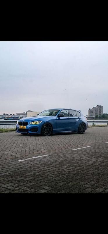 Blauw Gebruikt 2017 BMW M140 M Sport Hatchback | € 33.950 - Afbeelding 1/4