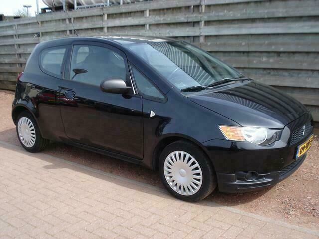 Zwart Gebruikt 2012 Mitsubishi Colt Edition Hatchback | € 3.750 (Duur) - Afbeelding 1/4