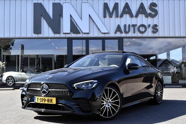 Groen Gebruikt 2023 Mercedes E200 AMG line Coupé | € 59.950 (Eerlijke prijs) - Afbeelding 1/4