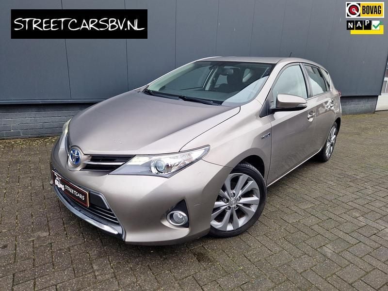 Occasion Toyota Auris Hybrid 99 PK (72 kW) 2013 Bruin (metallic) Hatchback