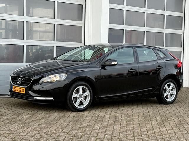 Zwart Occasion 2013 Volvo V40 Hatchback | € 8.450 (Goede deal) - Afbeelding 1/4