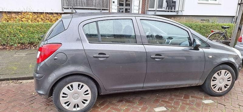 Grijs Gebruikt 2011 Opel Corsa Edition MPV | € 3.000 (Goede deal) - Afbeelding 1/4