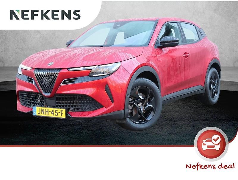 Rood Occasion 2025 Alfa Romeo Junior SUV | € 33.925 (Iets duurder) - Afbeelding 1/4