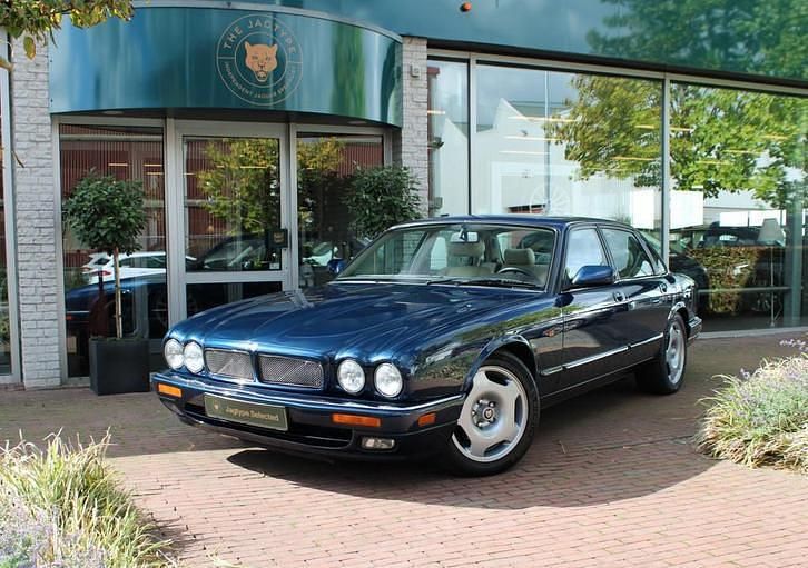 , metallic lak Gebruikt 1995 Jaguar XJR Sedan | € 9.950 - Afbeelding 1/4