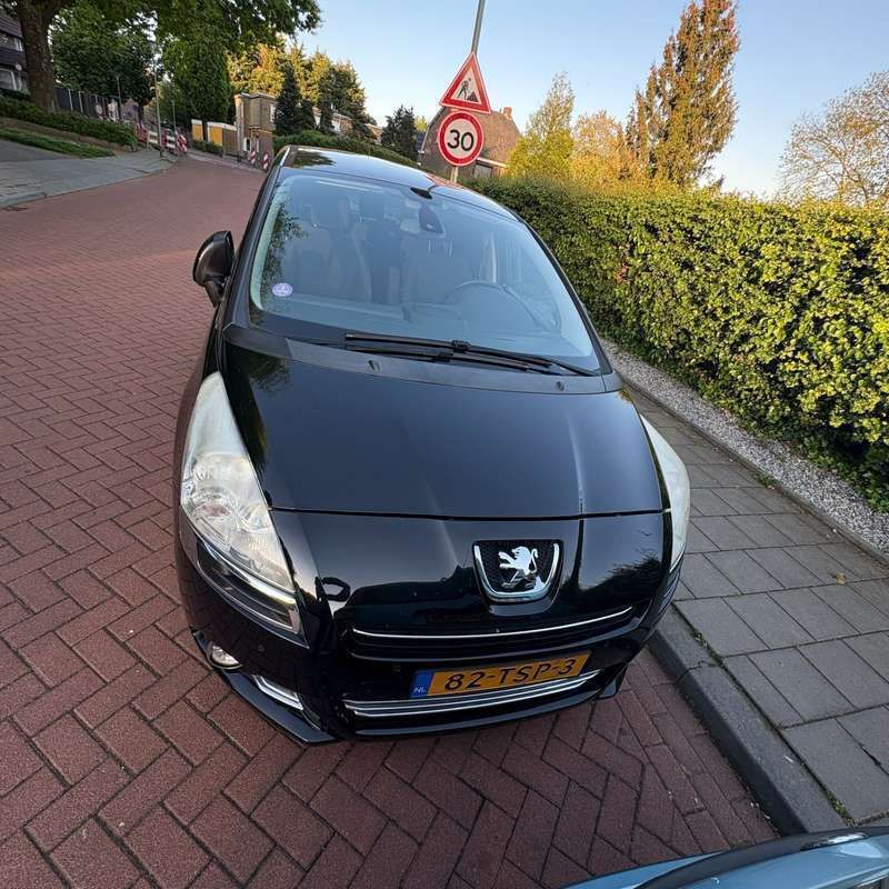 Zwart Gebruikt 2012 Peugeot 5008 MPV | € 3.500 (Eerlijke prijs) - Afbeelding 1/4