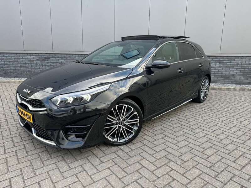 Zwart Gebruikt 2022 Kia Ceed GT-Line Hatchback | € 21.750 (Eerlijke prijs) - Afbeelding 1/4