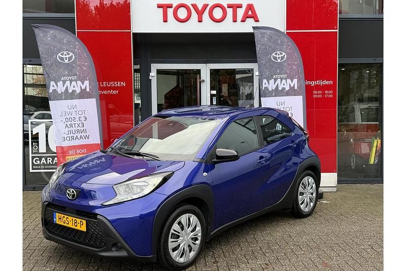 Blauw Gebruikt 2025 Toyota Aygo X Play SUV | € 18.999 - Afbeelding 1/1