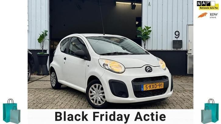 Wit Occasion 2013 Citroën C1 Attraction Hatchback | € 3.198 (Eerlijke prijs) - Afbeelding 1/4