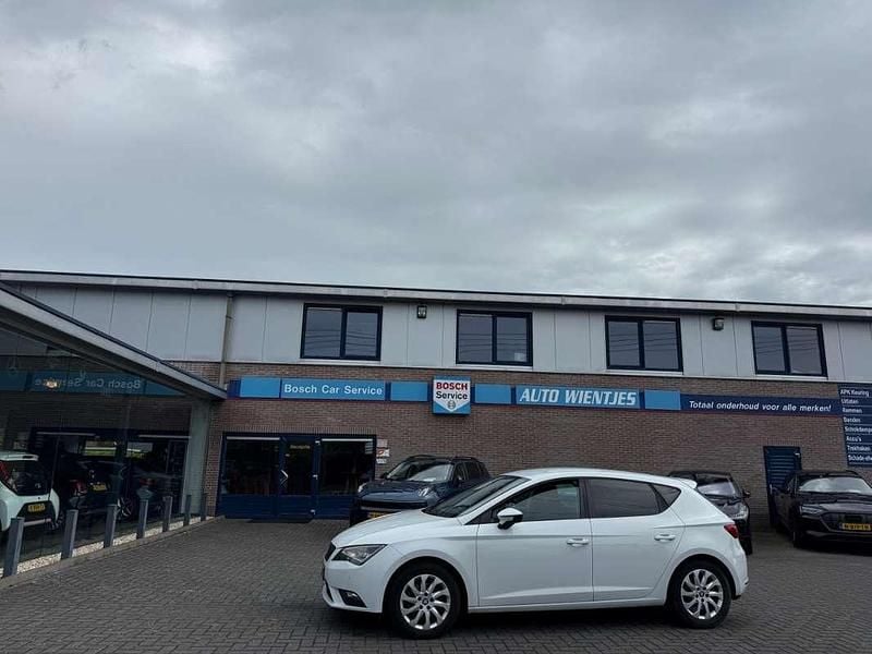 Wit Gebruikt 2016 Seat Leon CONNECT Hatchback | € 5.950 (Goede deal) - Afbeelding 1/4