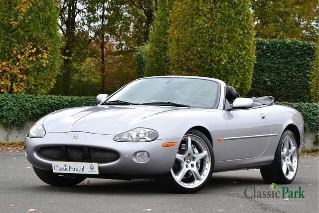 Zilver (metallic) Gebruikt 2000 Jaguar XKR Cabriolet | € 32.900 (Duur) - Afbeelding 1/4