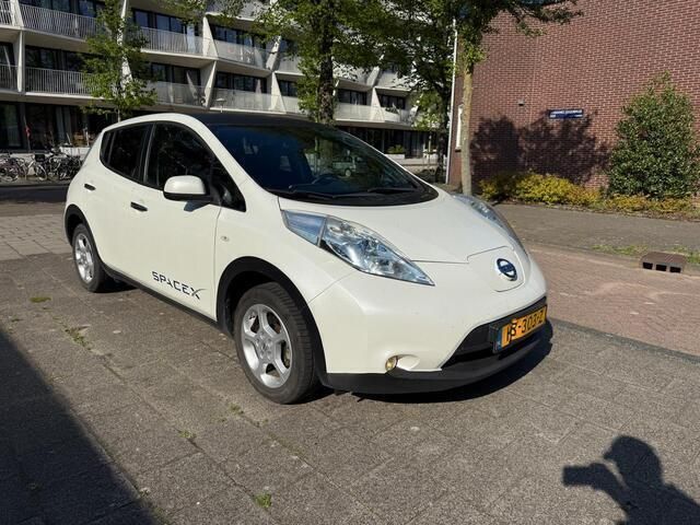 Wit Gebruikt 2015 Nissan Leaf Tekna Hatchback | € 4.200 (Super prijs) - Afbeelding 1/4