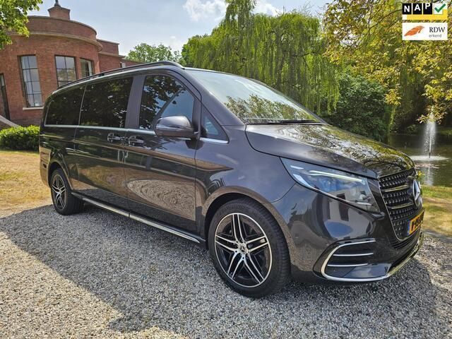Grijs Gebruikt 2024 Mercedes V300 AMG MPV | € 84.999 - Afbeelding 1/4
