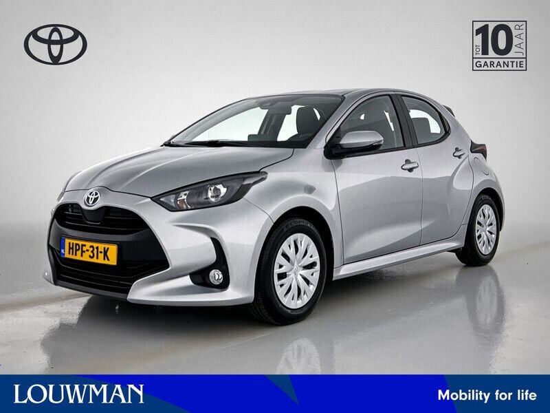 Grijs Gebruikt 2024 Toyota Yaris Hybrid Active Hatchback | € 22.990 (Eerlijke prijs) - Afbeelding 1/3